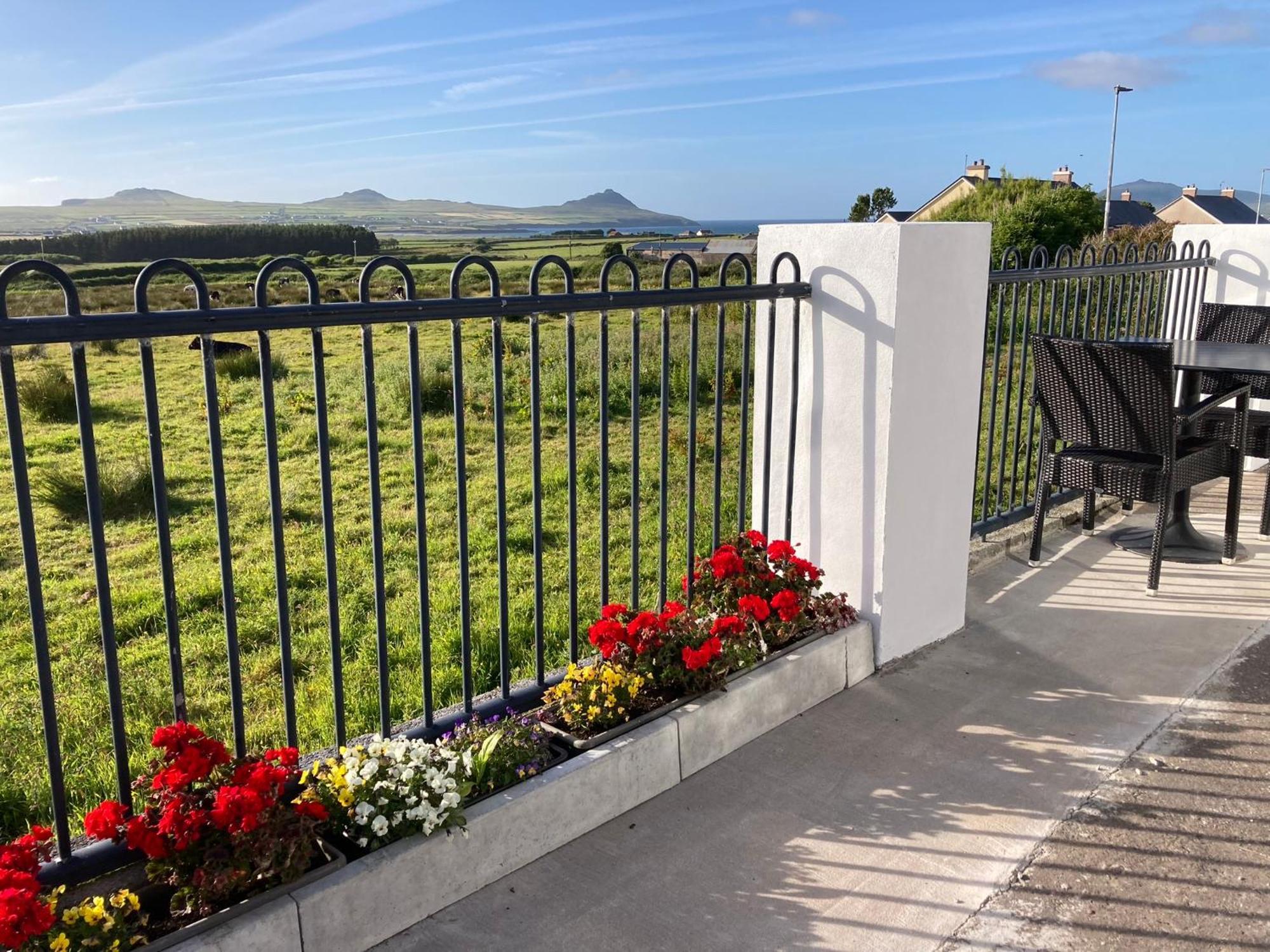 Cille Apartments, Ballyferriter Village Esterno foto